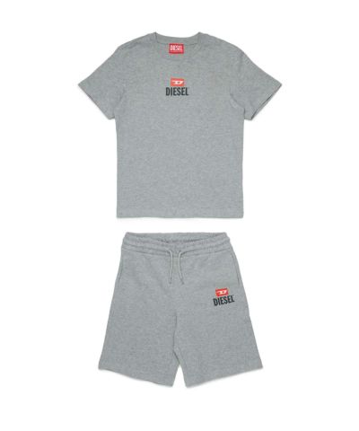 DIESEL(ディーゼル)Kids & Junior ワンポイントブランドロゴ半袖Tシャツショートパンツセットアップ