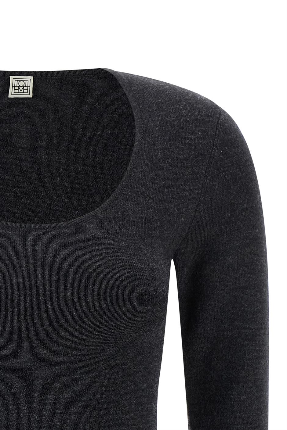 'Compact Knit' セーター