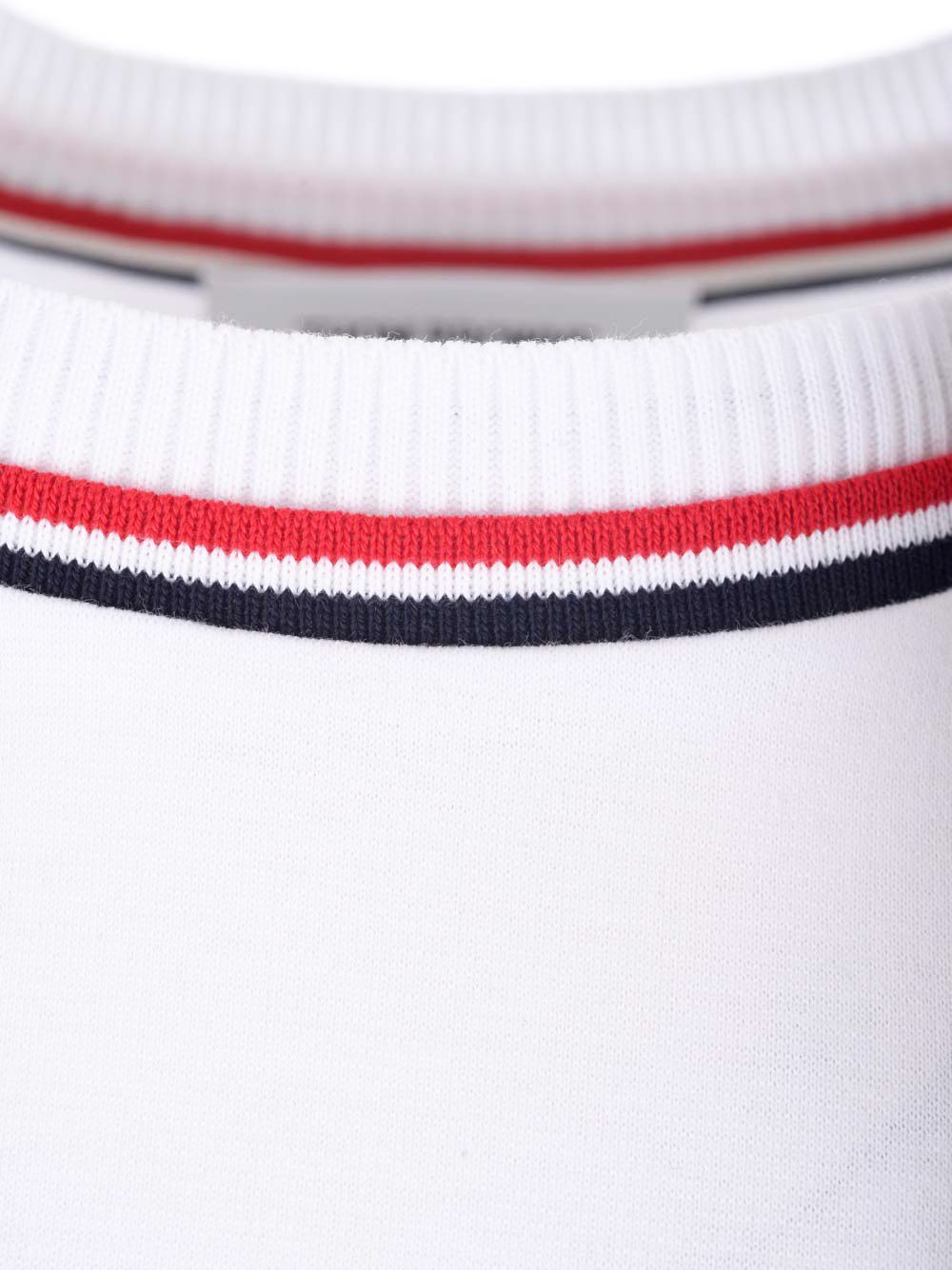 ホワイト コットン スリム フィット Tシャツ トム ブラウン ウィズ レッド アンド ブルー ストライプ ディテール