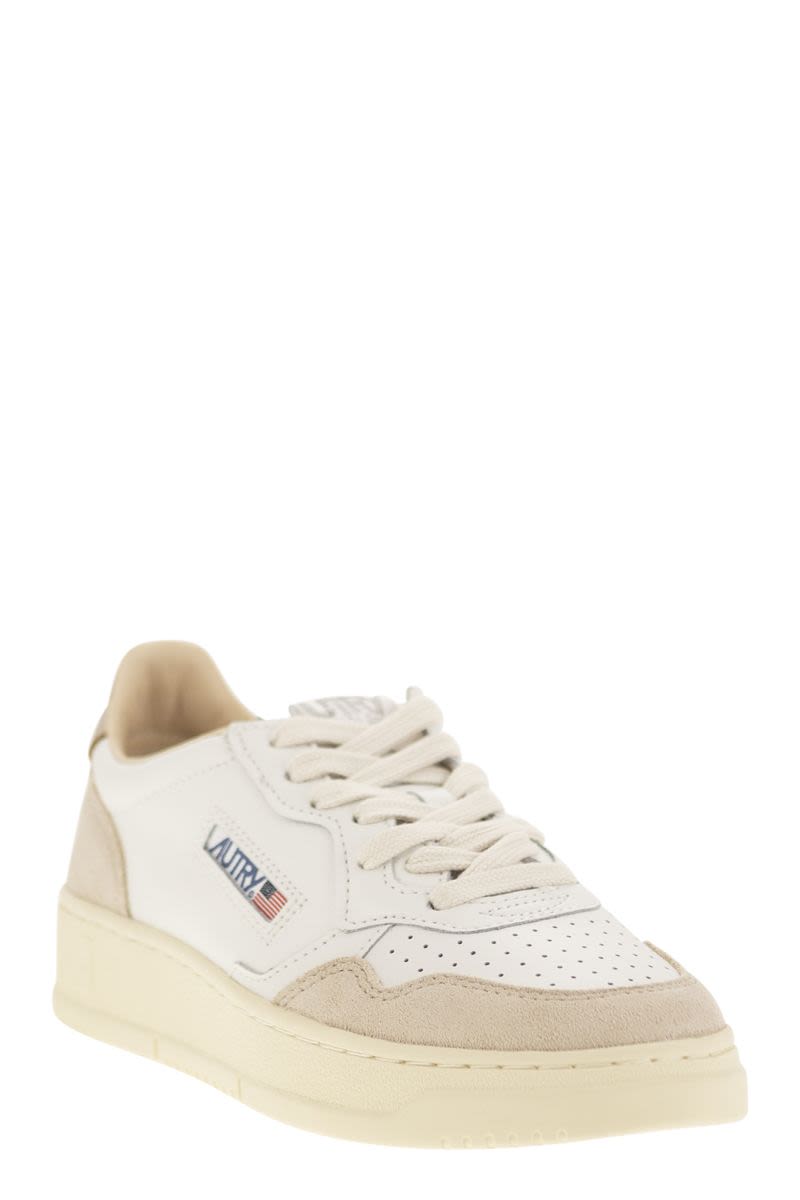 MEDALIST LOW レザー スニーカー