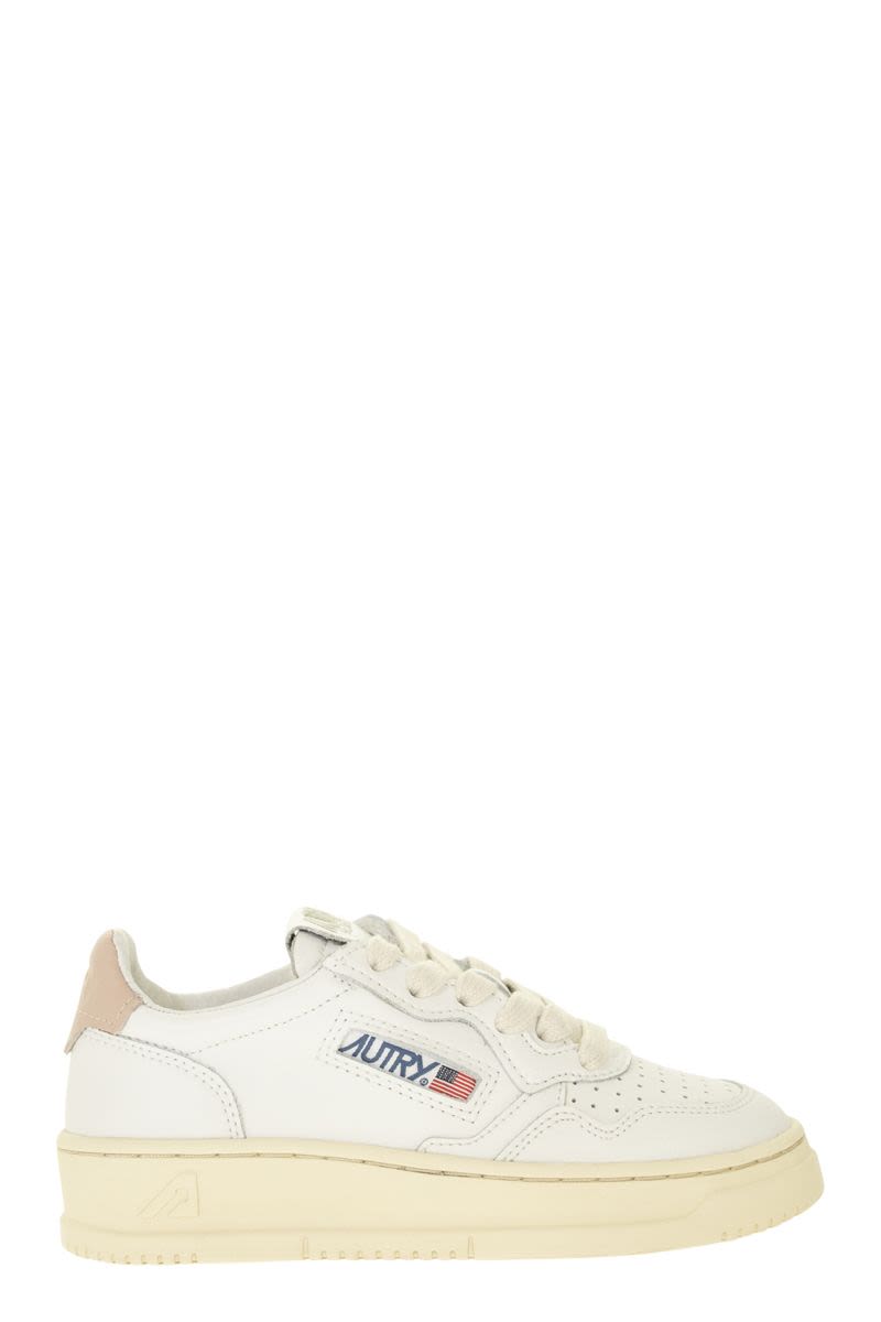 MEDALIST LOW レザー スニーカー