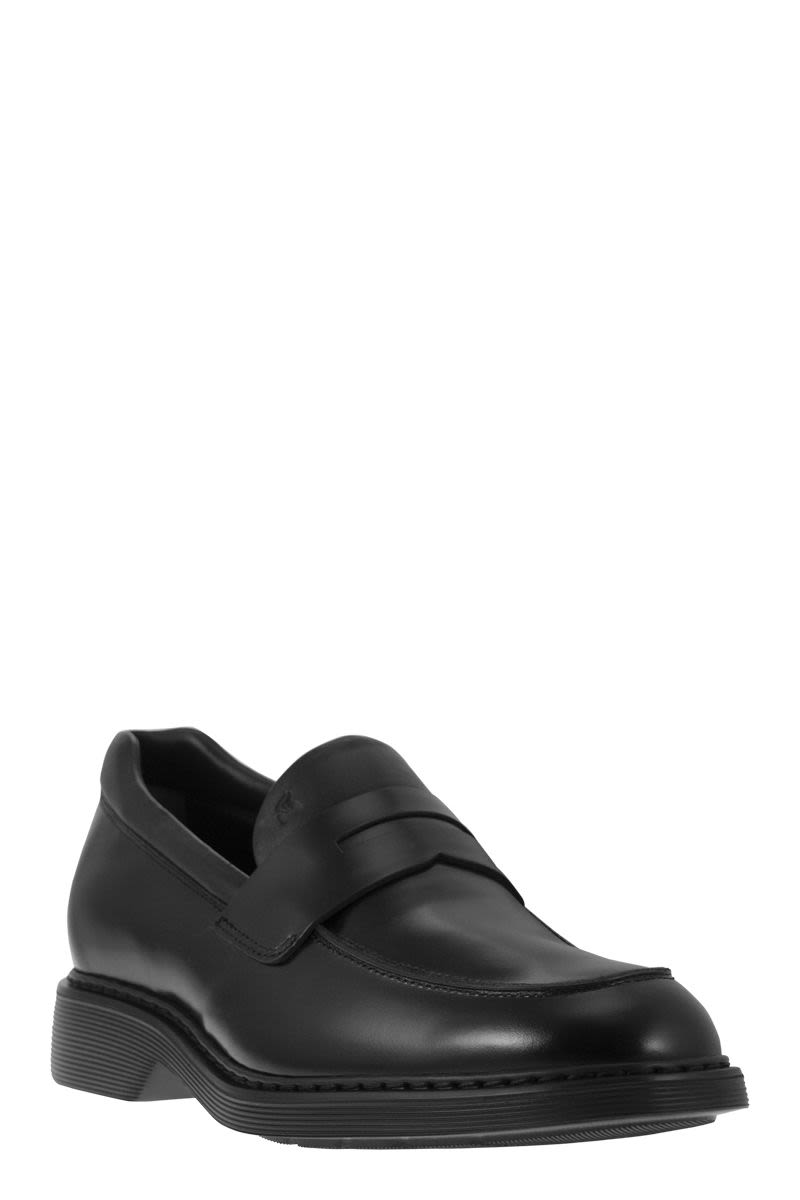 H576 moccasins
