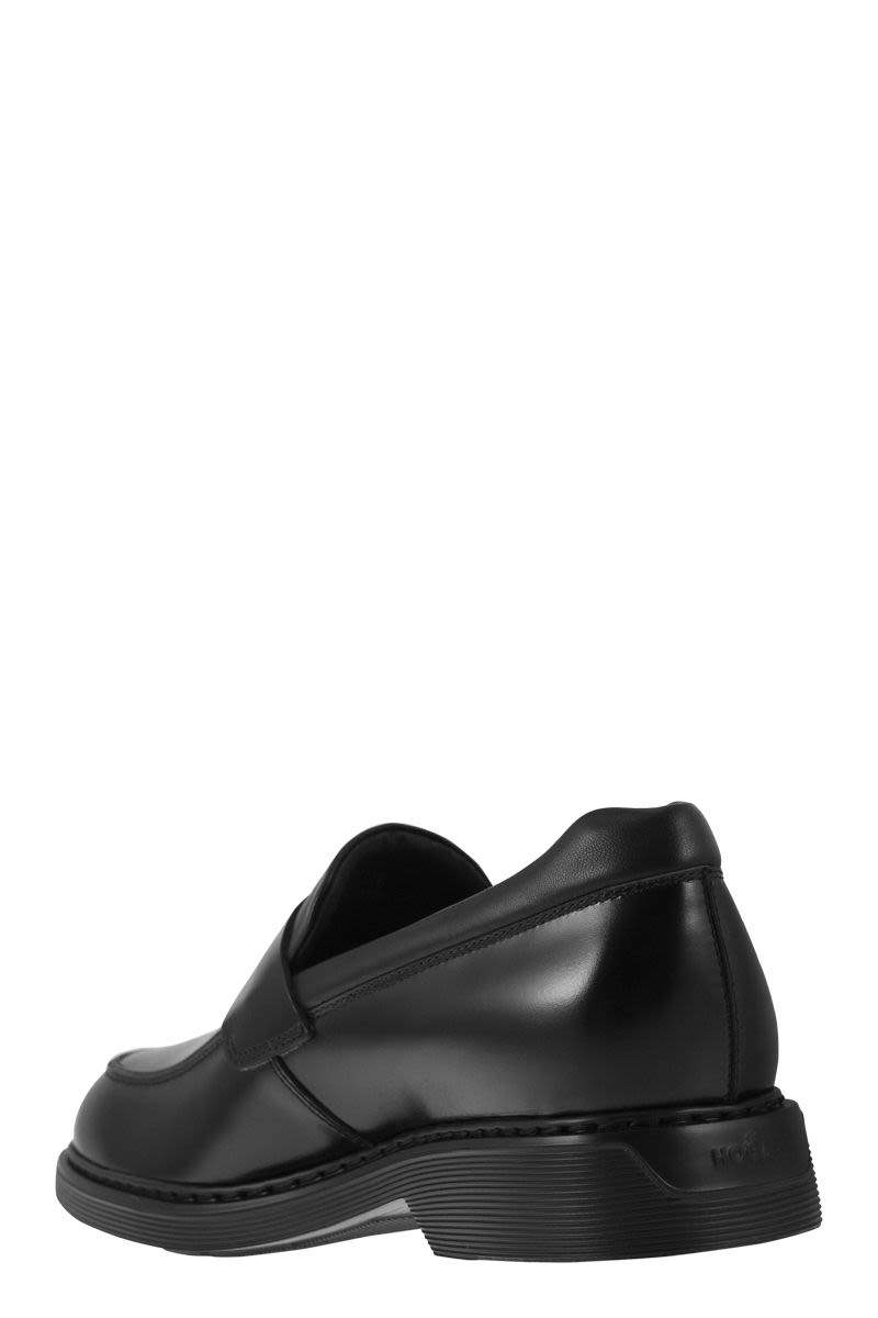 H576 moccasins