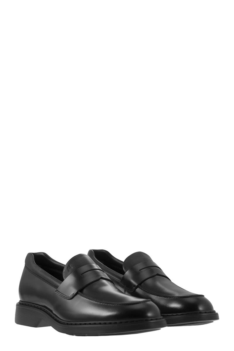 H576 moccasins