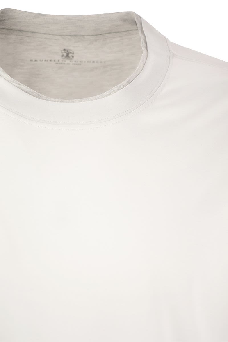 スリム フィット クルーネック Tシャツ イン ライトウェイト コットン ジャージ