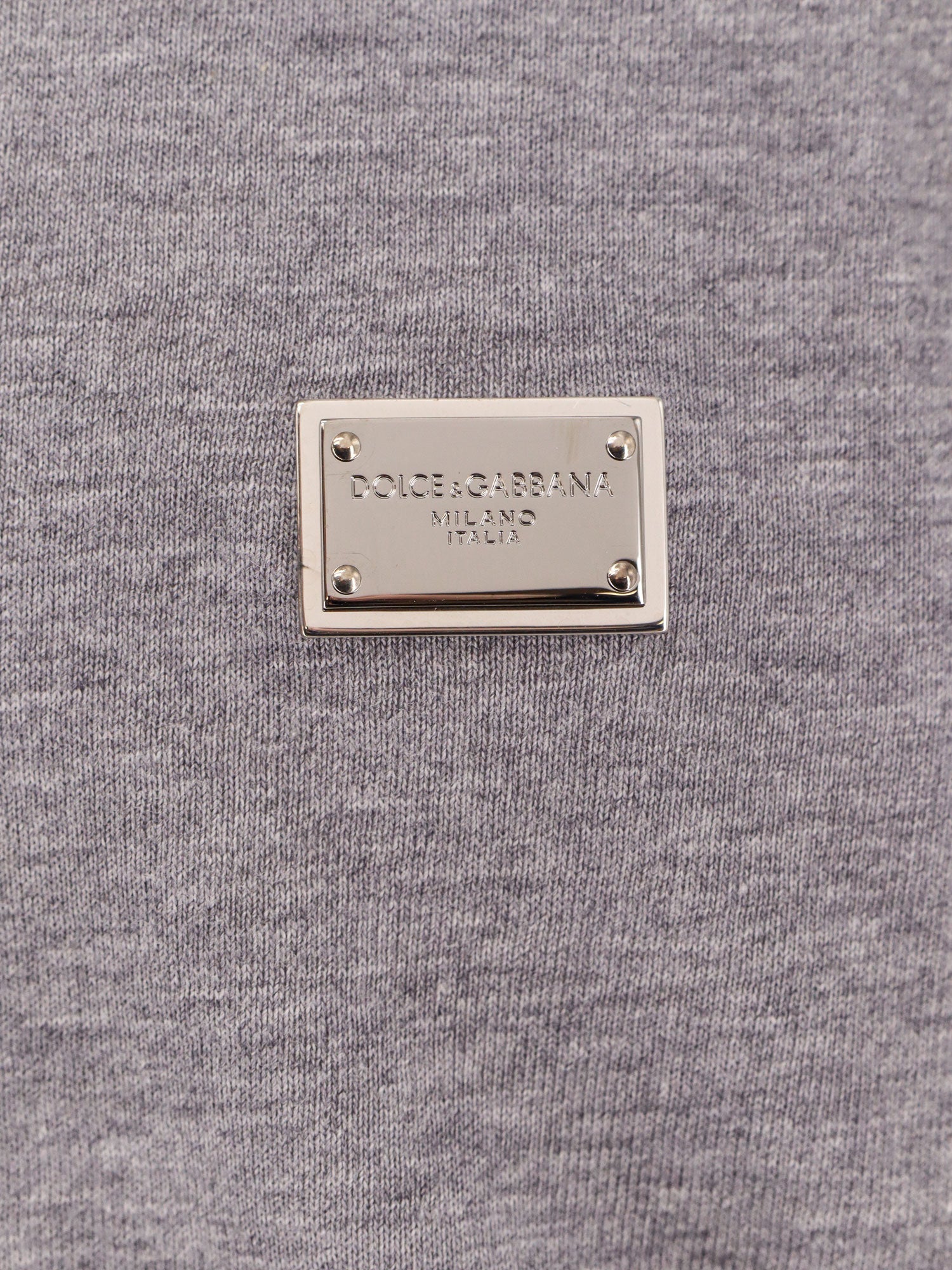 コットン Tシャツ ウィズ メタル ロゴ ディテール