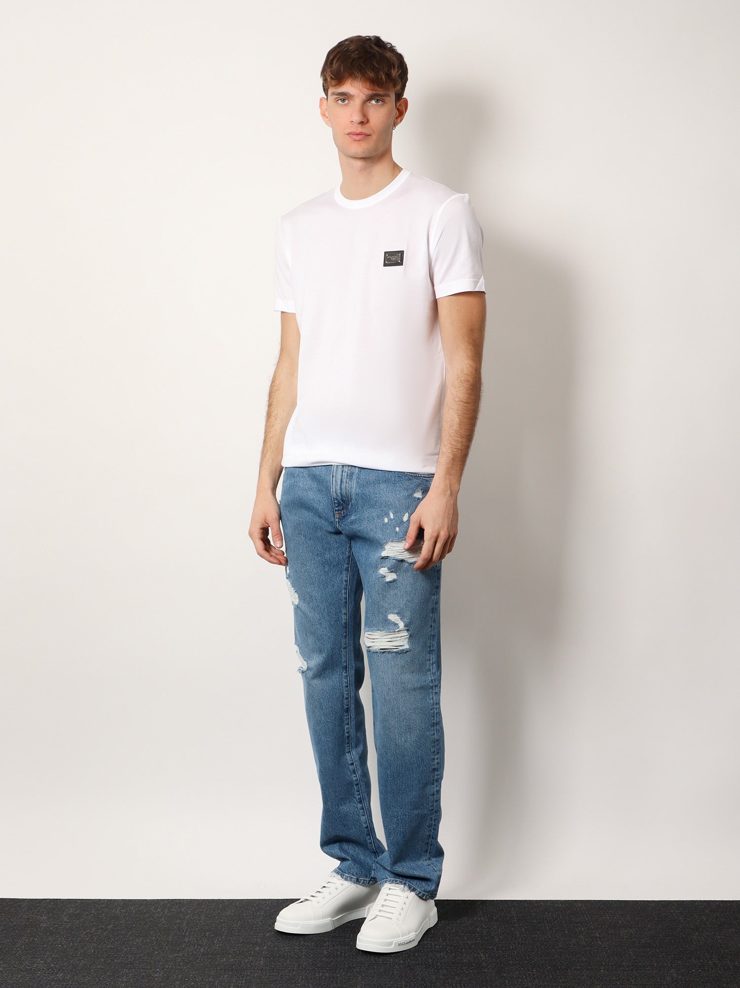 コットン Tシャツ ウィズ メタル ロゴ パッチ