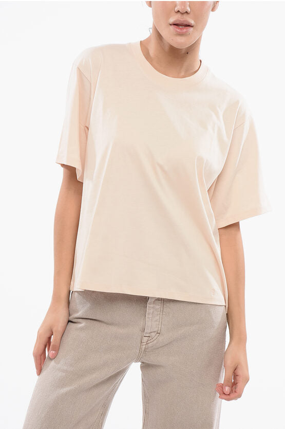 クロップド クルーネック Tシャツ ウィズ エンボス加工 ロゴ