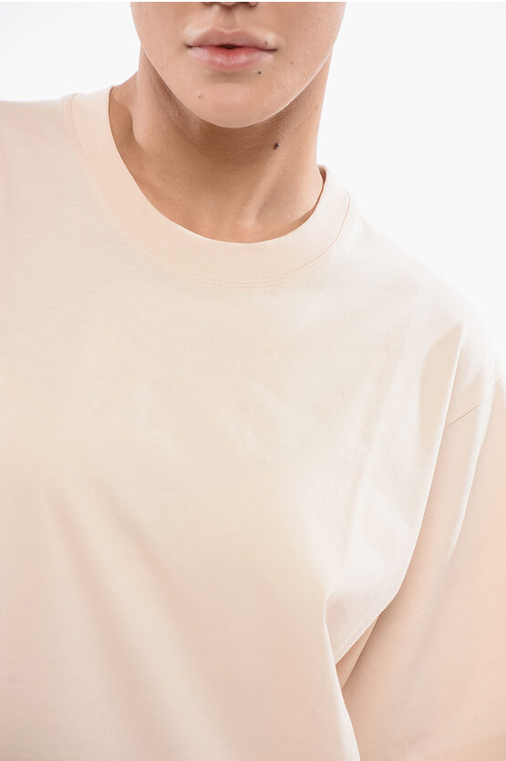 クロップド クルーネック Tシャツ ウィズ エンボス加工 ロゴ