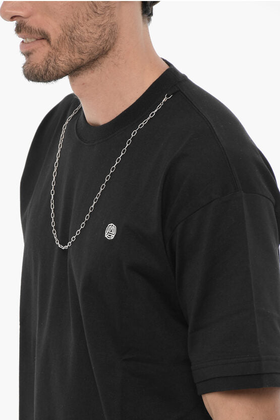 ソリッド カラー クルーネック Tシャツ ウィズ シルバートーン チェーン