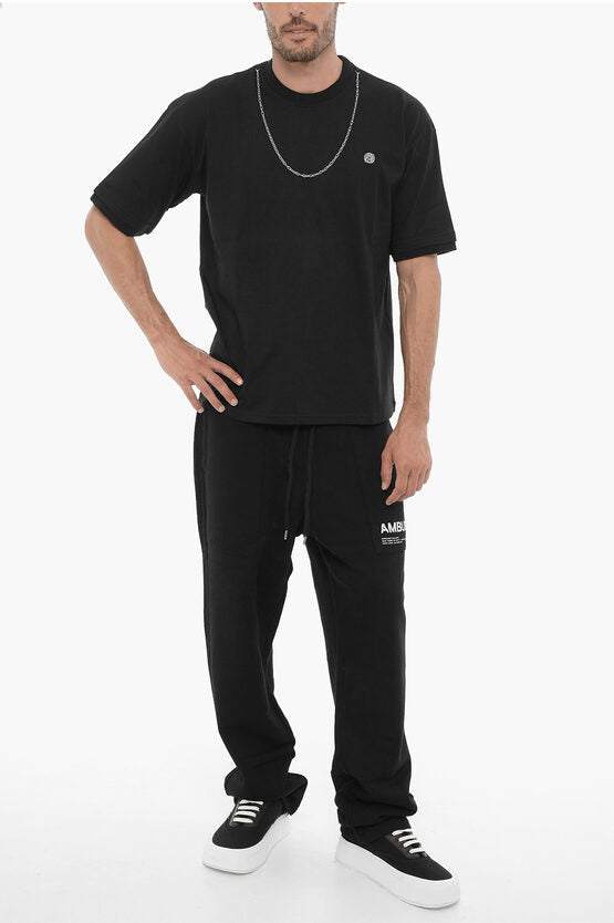 ソリッド カラー クルーネック Tシャツ ウィズ シルバートーン チェーン