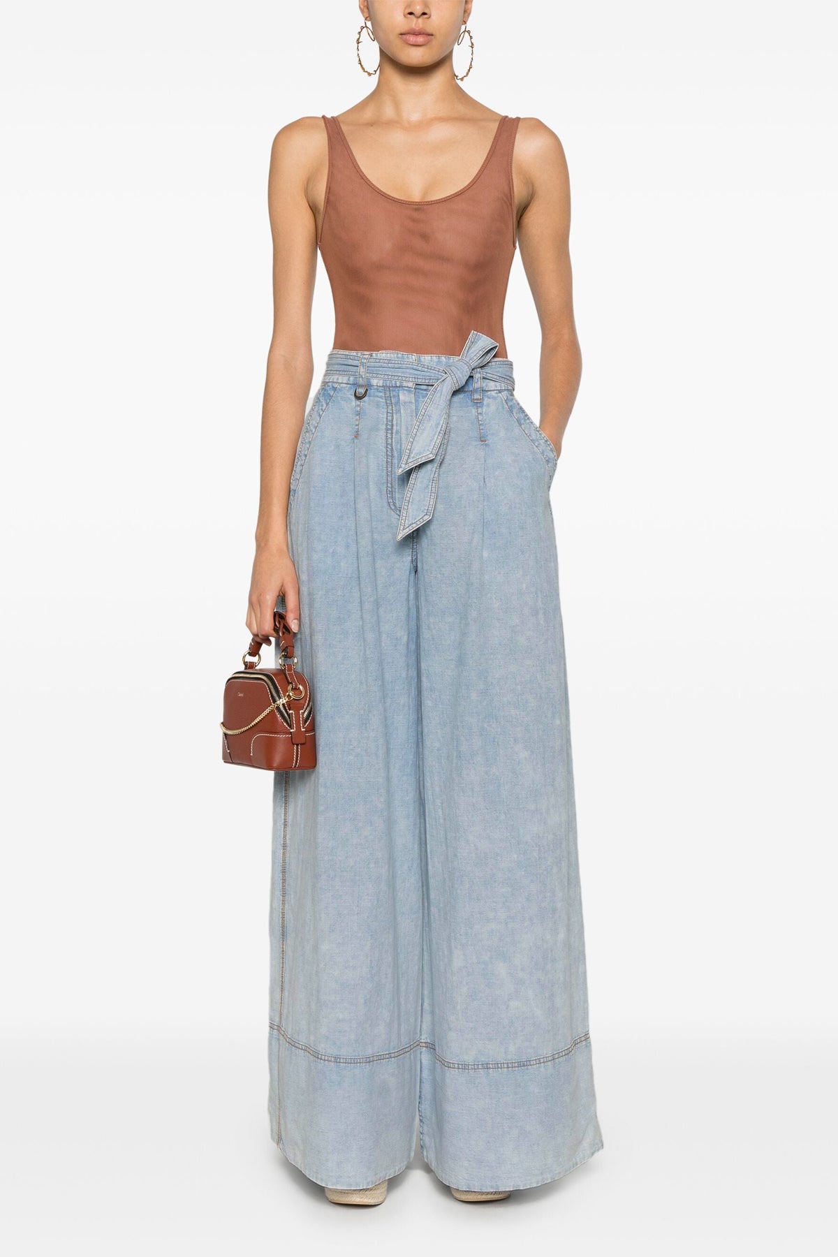 'Wide leg denim' ジーンズ