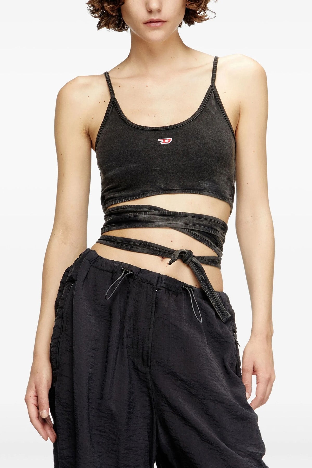 'Leya Tail' トップ