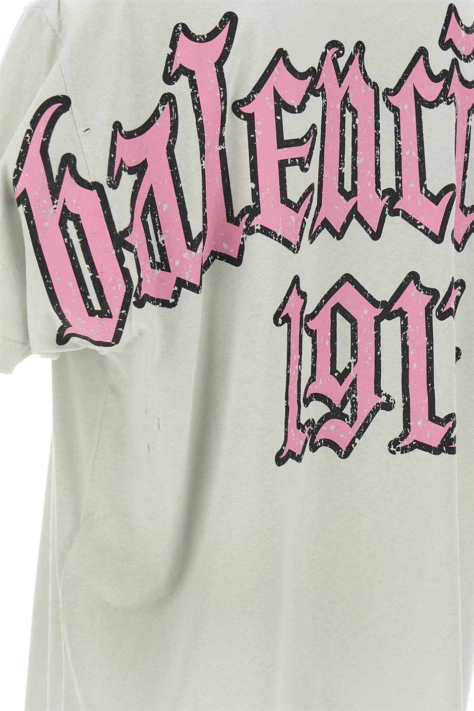 'Blackletter Script' Tシャツ