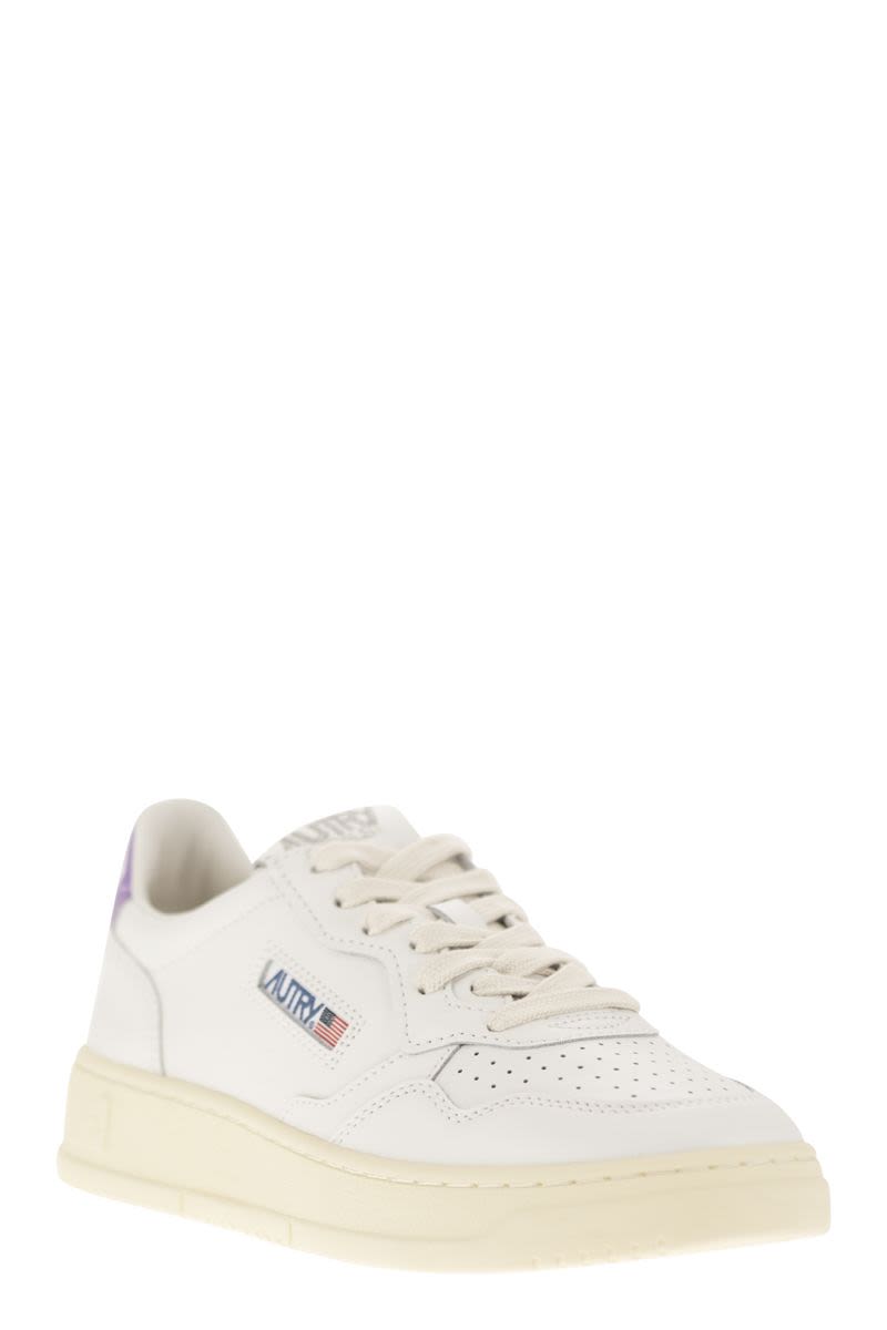 スニーカー AUTRY SS24 MEDALIST LOW - Leather Sneakers (AULWLL59) Autry Medalist Low Sneakers In White And Morel Suede And Leather