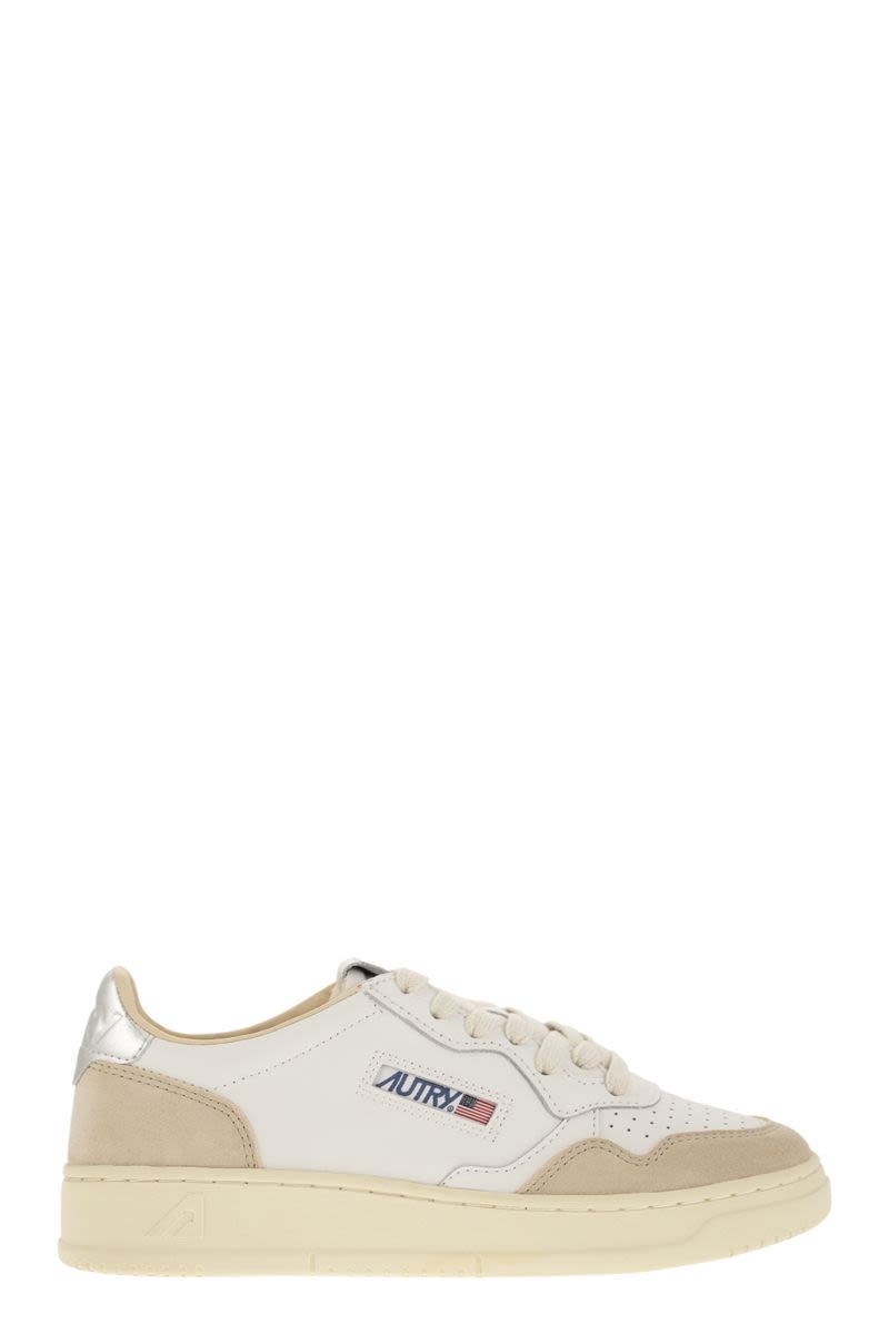 MEDALIST LOW レザー スニーカー
