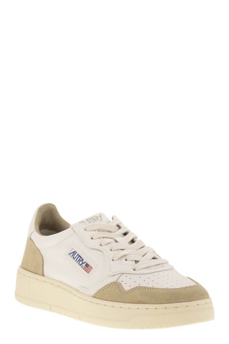 【関税&送料込】Autry Two-Tone Leather And Suede Medalist Sn AUTRY Medalist Two-Tone Leather Sneakers for Men | MR PORTER