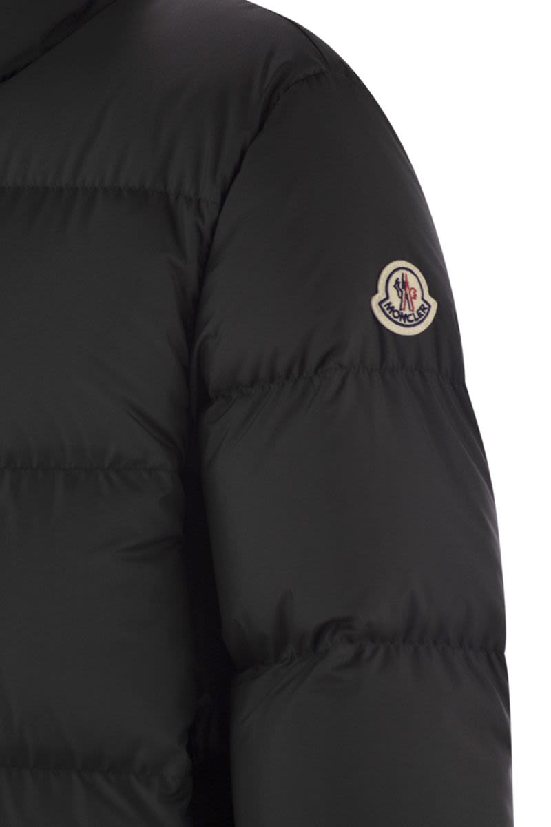 MONCLER モンクレール 茶タグ フード付き 襟変形 ショート