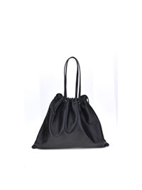 巾着のように絞れる◎【JimmyChoo】ドローストリング トート M 三越伊勢丹 | JIMMY CHOO/ジミー チュウ通販 | ドローストリング