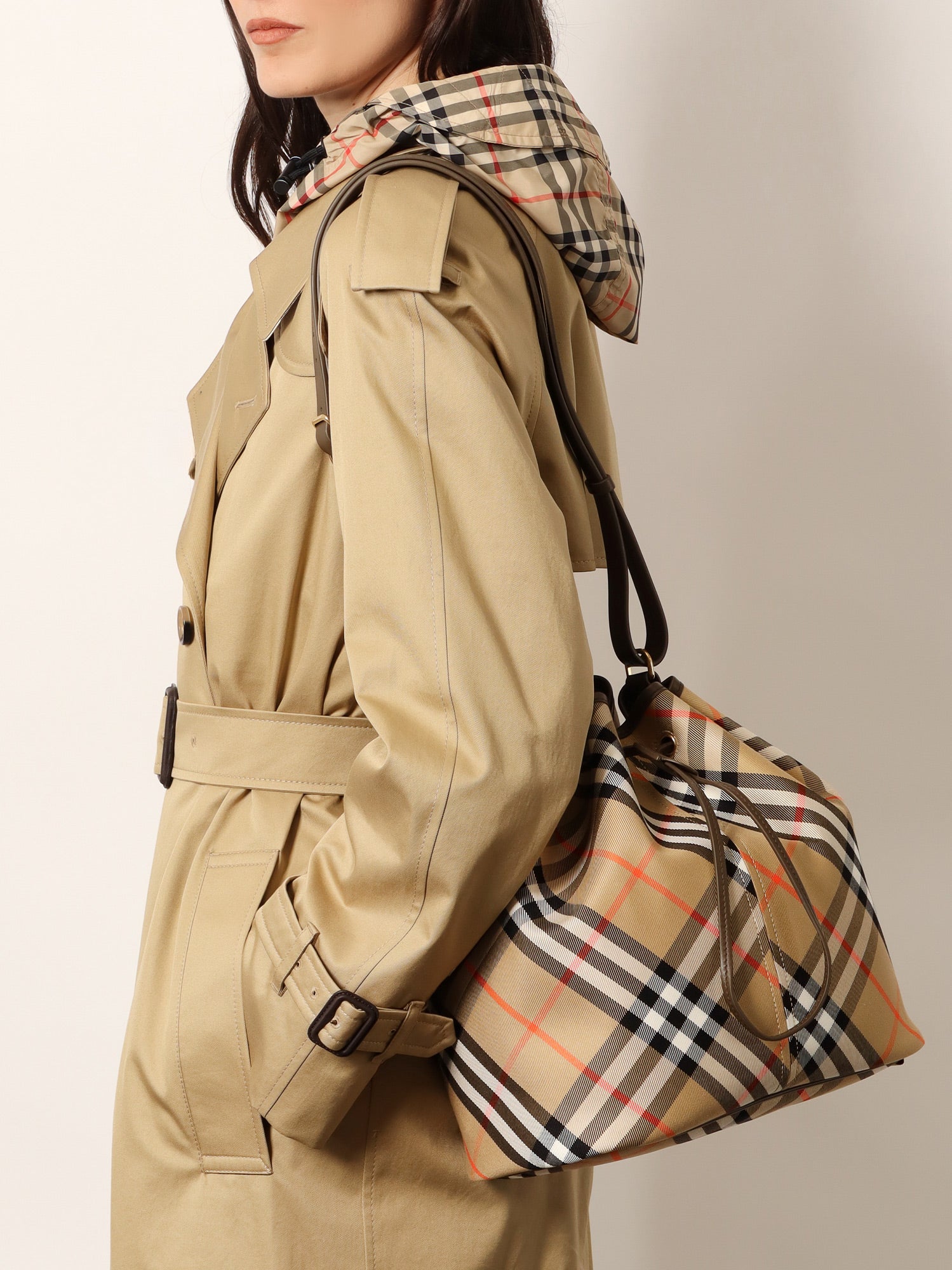 バーバリー バケットバッグ ハンドバッグ / シャツに Burberry/バーバリー|バケット バッグ ウィズ チェック モチーフ