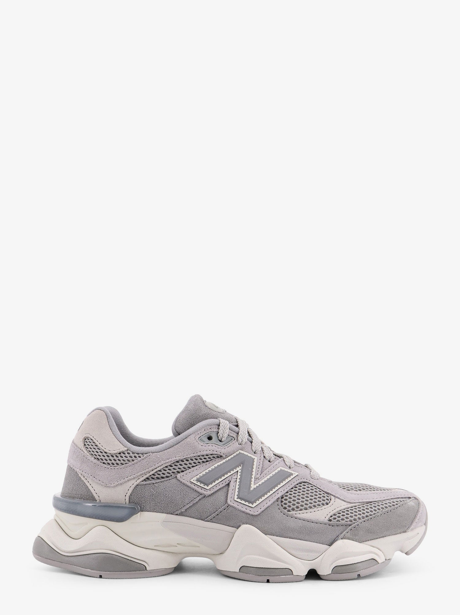 【送料込】NEW BALANCE 9060 スエード＆メッシュ スニーカー. NEW BALANCE 9060 スエード＆メッシュ スニーカー ヌバック
