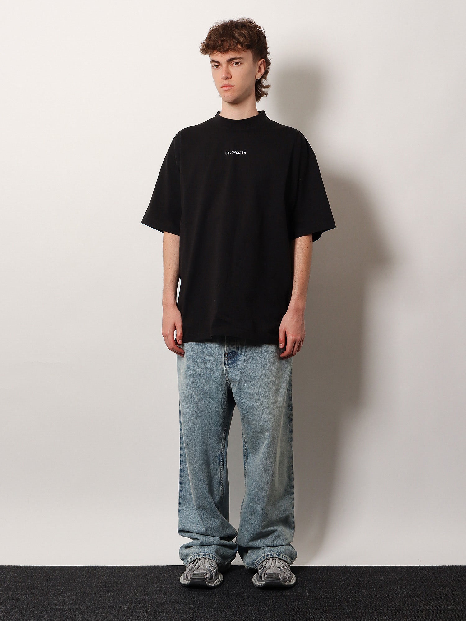 【BALENCIAGA】ミディアムフィットのコットンTシャツ Balenciaga/バレンシアガ｜ミディアム フィット コットン Tシャツ