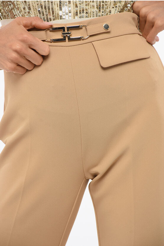 キャロット フィット パンツ ウィズ モノグラム バックル
