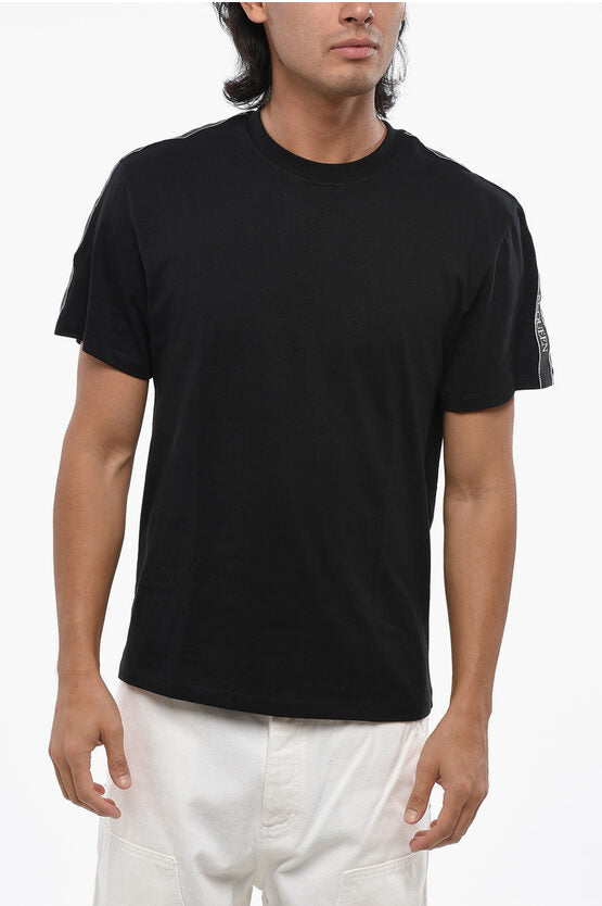 ソリッド カラー クルーネック Tシャツ ウィズ ロゴ バンド
