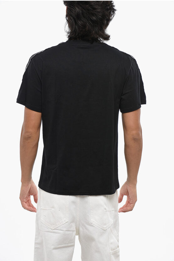 ソリッド カラー クルーネック Tシャツ ウィズ ロゴ バンド