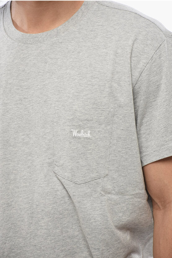 エンブロイダード ロゴ Tシャツ ウィズ ブレスト ポケット