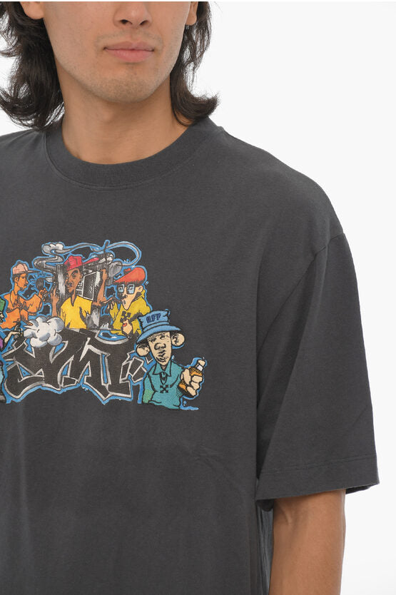 シーズナル クルーネック Tシャツ ウィズ グラフィティ プリント